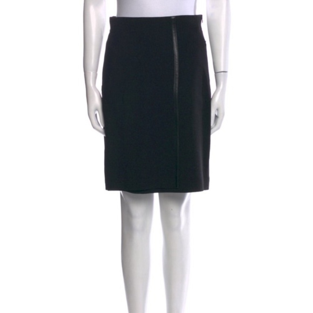 Akris Punto black knee length wool skirt Size M